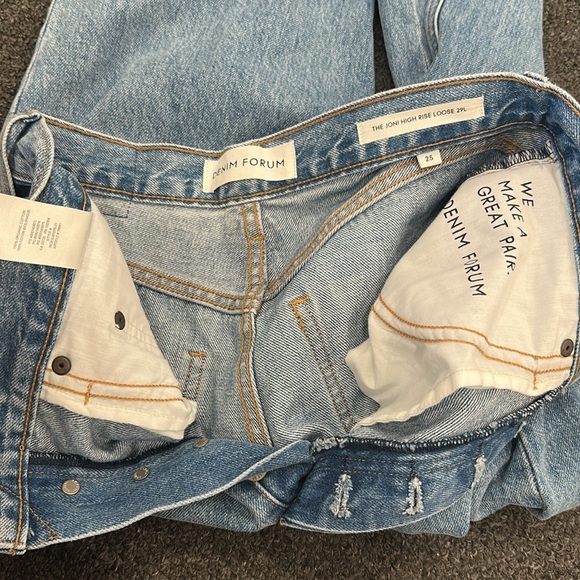 Aritzia Denim Forum Light Wash Button Fly Joni High Rise Loose Jeans Size 25 29L - Picture 8 of 10